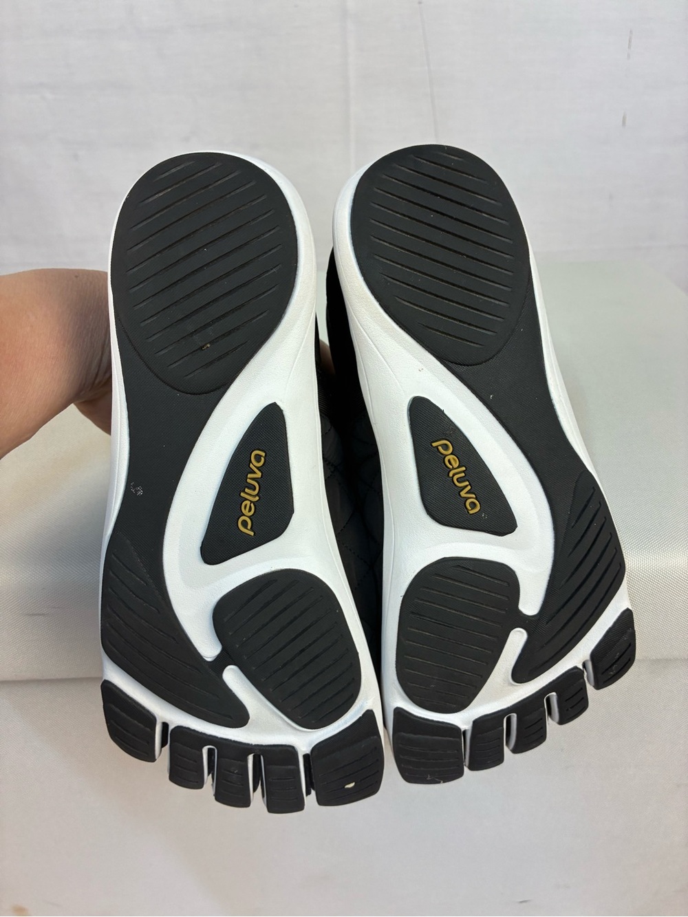 Peluva Zen Quilted Barefoot Sneakers in Black 41 - Picture 6 of 7
